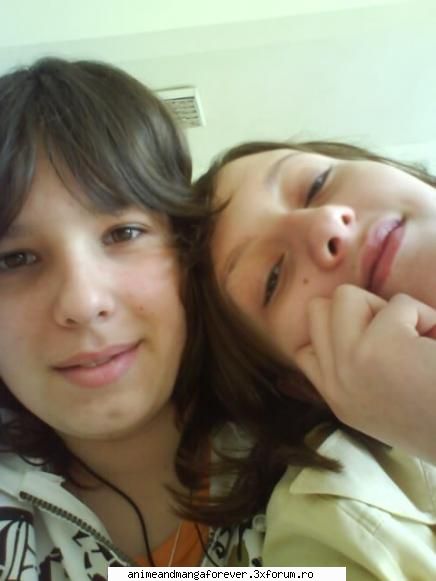 eu....:| stanga sunt drapta meap.s.am pus intarziere a2a poza )...ms...